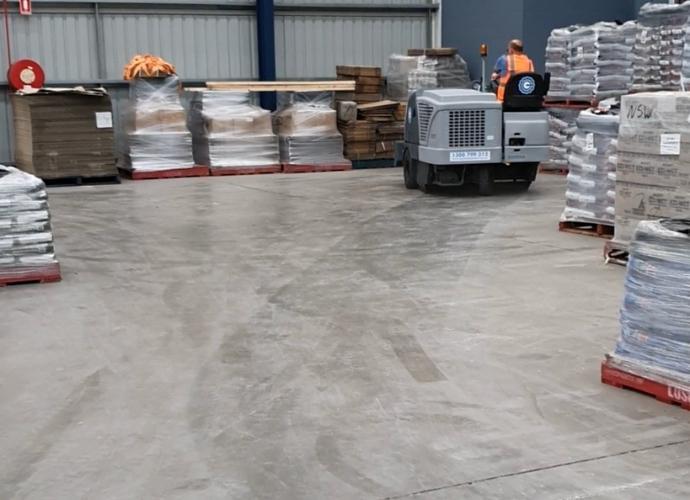 SR1601 Industrial Sweeper in Logistics Facility SR1601 Industrial Sweeper in Logistics Facility