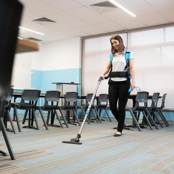 i-move vacuum cleaning classroom