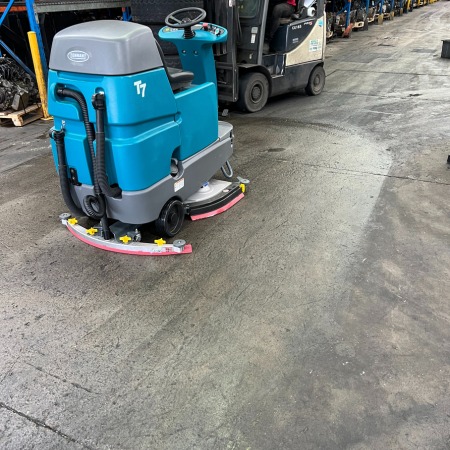 Tennant T7 Medium Battery Scrubber Hire Cleaning Warehouse