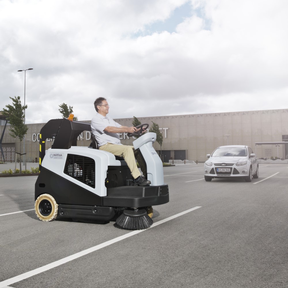 Hire SW5500 Ride-On Sweeper