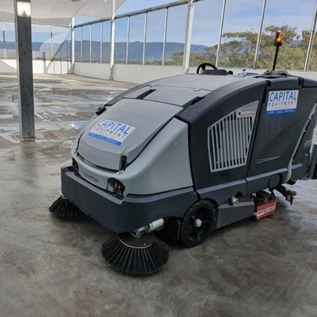 Hire CS7000/7010 Sweeper Scrubber Dryer at Car Park