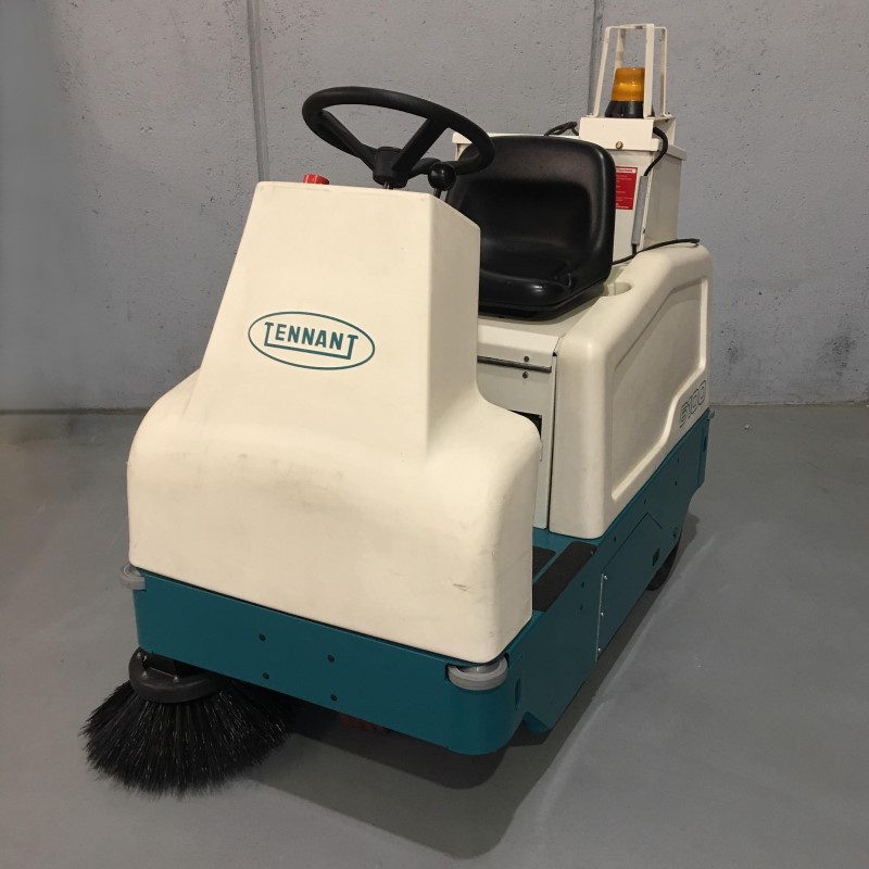Tennant 6100 Ride-on Sweeper