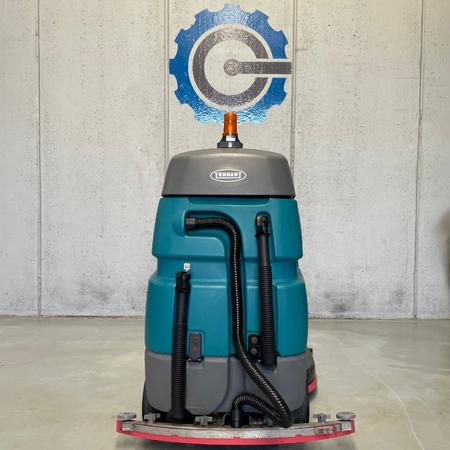 Tennant T7 Battery Ride-On Scrubber Dryer