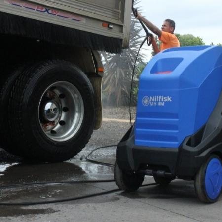 Nilfisk MH 4M Trailer Cleaning